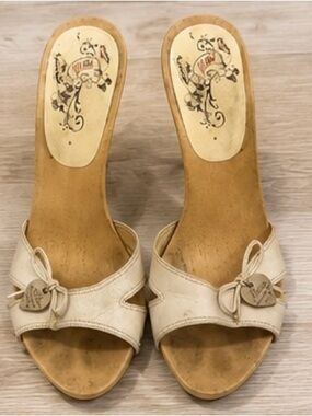Vintage Y2K Guess Heeled Mules Size 8 Cream Leather Slide Sandals 4 Inch Heel